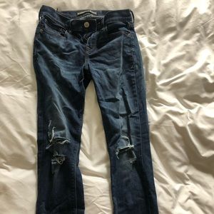 Expresss jeans medium wash distresses. Size 0